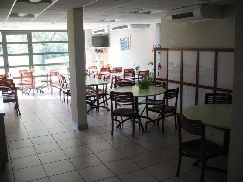 Home Du Buisson Hotel Des Familles Isle Екстериор снимка