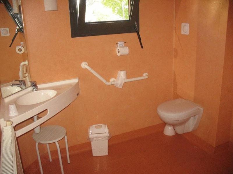 Home Du Buisson Hotel Des Familles Isle Екстериор снимка