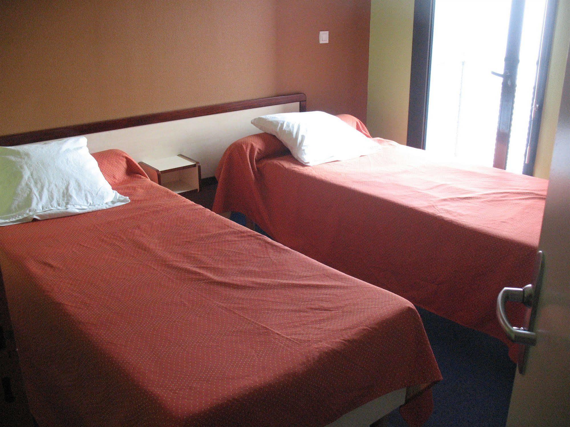 Home Du Buisson Hotel Des Familles Isle Екстериор снимка
