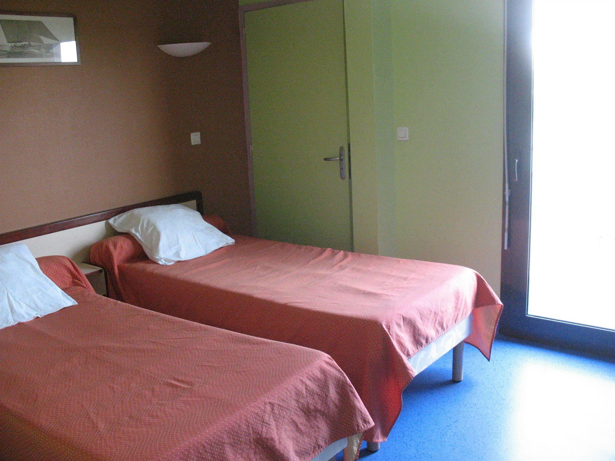 Home Du Buisson Hotel Des Familles Isle Екстериор снимка