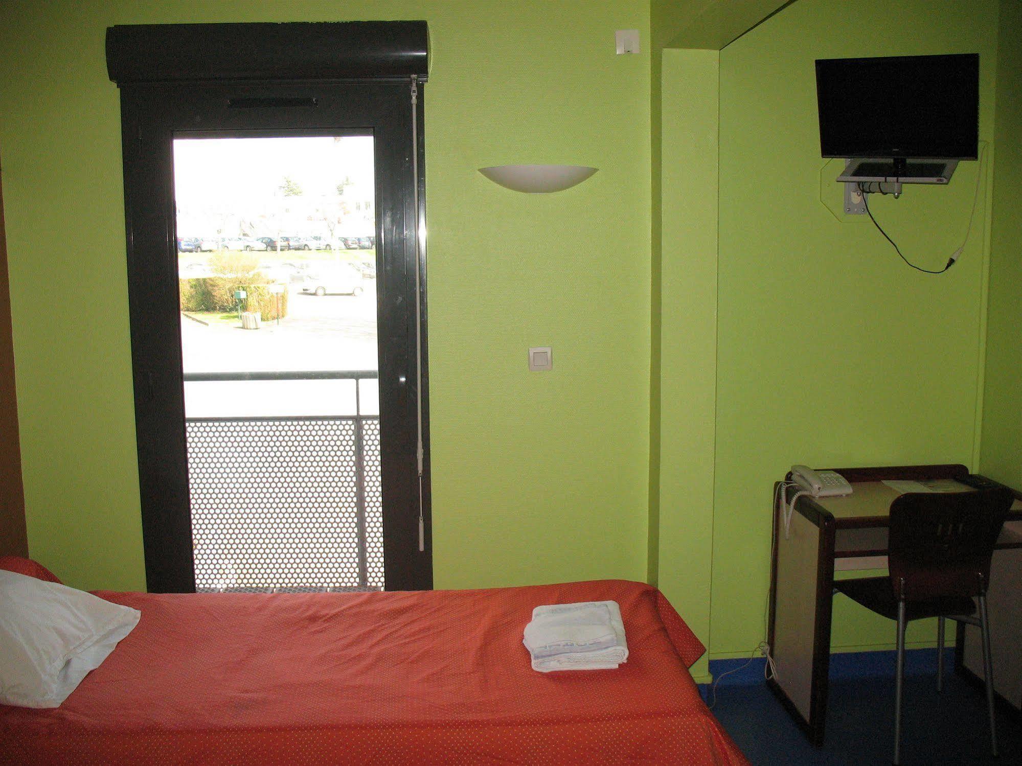 Home Du Buisson Hotel Des Familles Isle Екстериор снимка