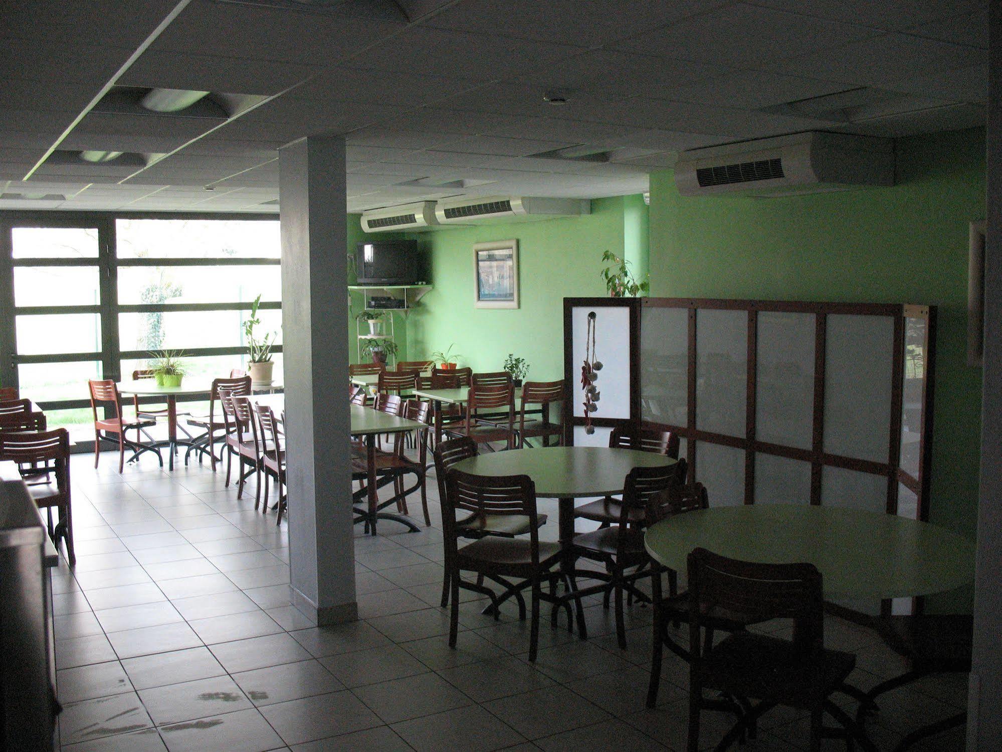 Home Du Buisson Hotel Des Familles Isle Екстериор снимка